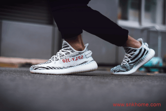 阿迪达斯椰子白斑马复刻 Yeezy Boost 350 V2 “Zebra”亚洲限定白斑马你买到了吗