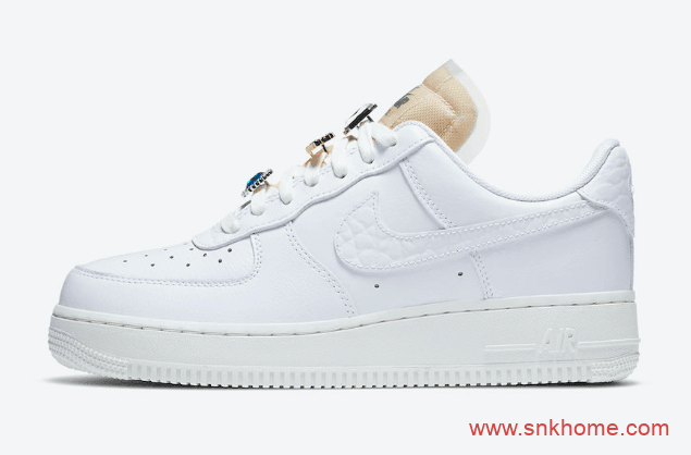 耐克空军宝石装扮 Nike Air Force 1 ’07 LX 空军小白鞋宝石低帮发售日期 货号：CZ8101-100