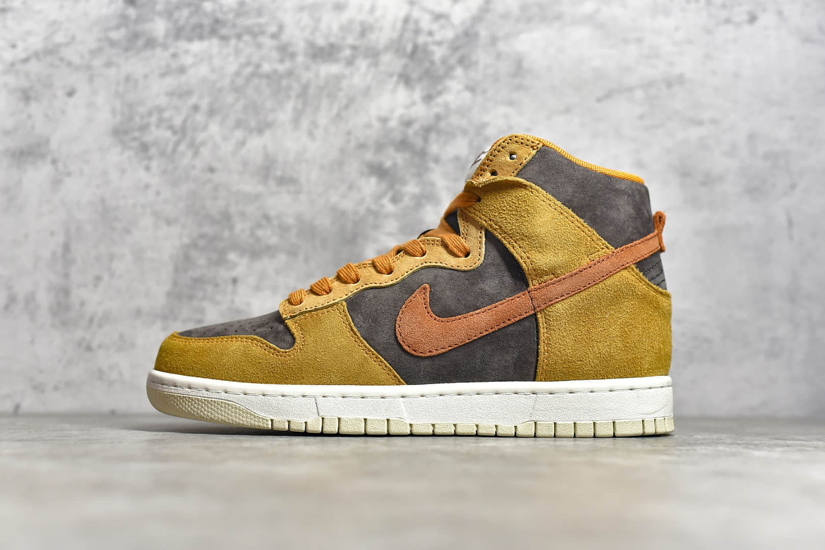 耐克Dunk黄褐色麂皮高帮 NIKE Dunk High "Dark Curry"黄褐色 黑咖喱 耐克原厂Dunk 货号：DD1401-200