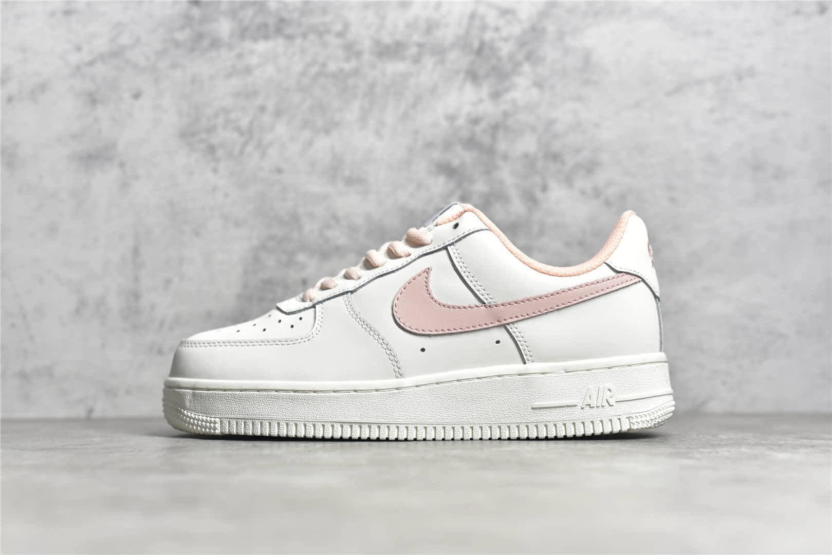 耐克空军白粉低帮 NIKE Air Force 1 顶级版本耐克空军一号纯原版本耐克空军女子板鞋 货号：CQ5059-106