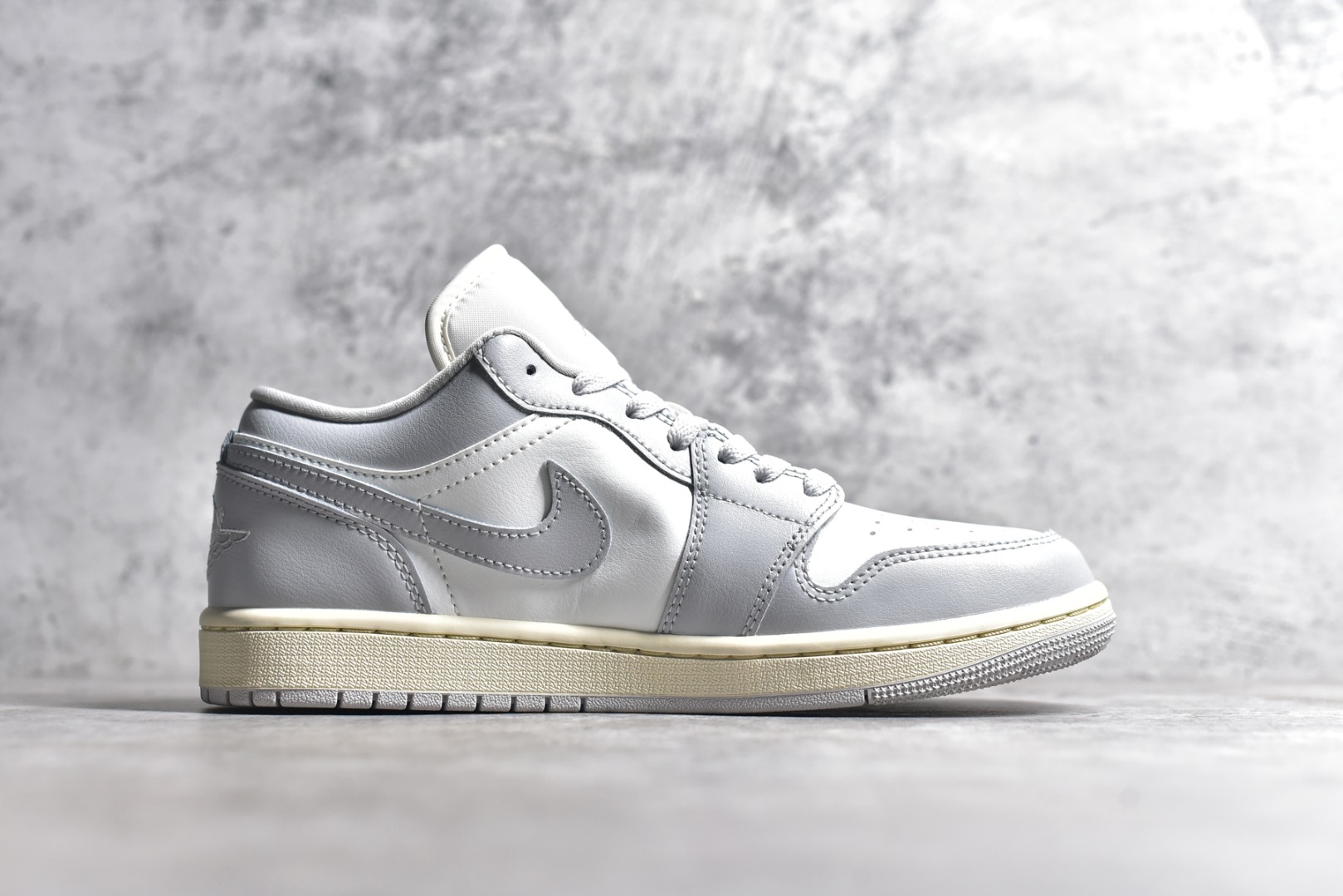 DC0774-103,Air Jordan 1 Low