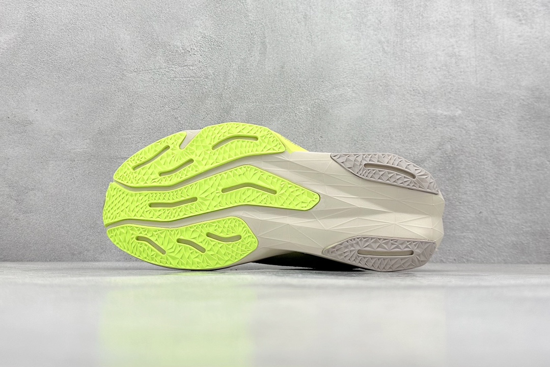 MFCXLUM,New Balance FuelCell Rebel V4